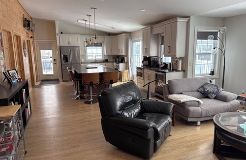 Port Loring Casa | Beautiful waterfront home minutes to Port Loring-family friendly, smoke/pet free