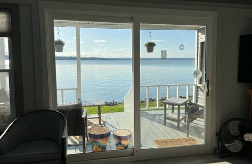 Seneca Falls Casa | BEAUTIFUL WATERFRONT ESCAPE
