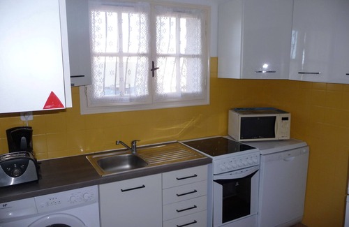 Pietrosella Apartamento | Muy bonito apartamento con aire acondicionado y vistas panorámicas al mar, playa a 30m.