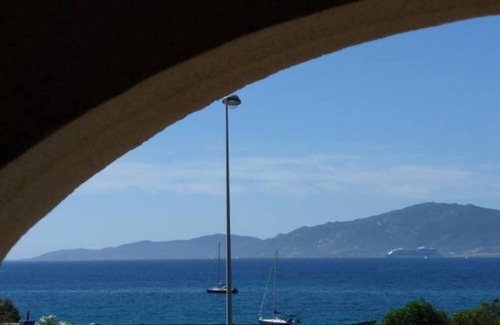 Pietrosella Apartamento | Muy bonito apartamento con aire acondicionado y vistas panorámicas al mar, playa a 30m.