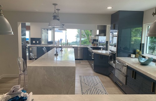 Longboat Key Casa | Hermosa finca frente al mar! Propiedad privada cerrada. Acceso a la playa escriturado.