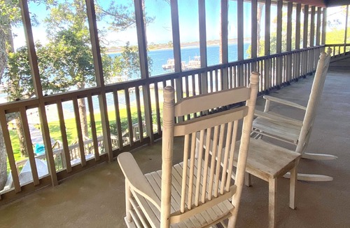 Mary Esther Casa | Beautiful waterfront 4-bedroom house in Mary Esther with private beach!