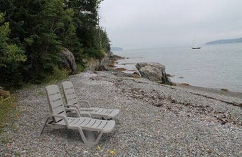 Salsbury Cove Cabaña | Beautiful waterfront Bar Harbor cottage with nice beach
