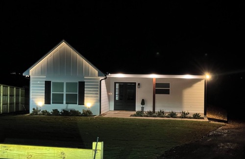 Flint Casa | BEAUTIFUL WATERFRONT 2 BR 2 BH house on Lake Palestine, WiFi, AC & amazing views