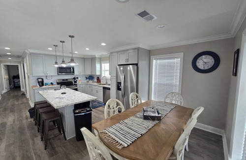 Venice Cabina | Beautiful Waterfront 3Bdr/2 Bath in Venice Marina REMODLED NO BOAT SLIP OR ICE