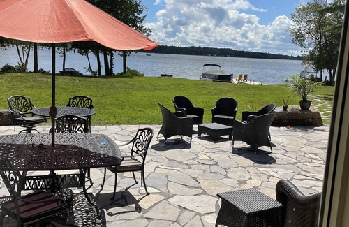 Bobcaygeon Cabaña | Beautiful Waterfront Fully Contained 2 Bedroom Suite with Dock.