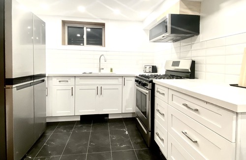 McDougall Cabaña | Beautiful Waterfront Cottage w/ Swim Spa Hot Tub, Sleeps 19