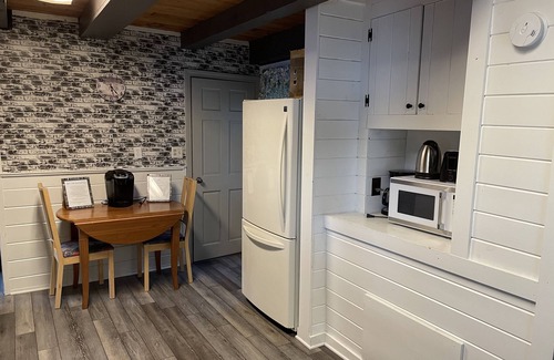Rindge Cabaña | Beautiful Waterfront Cottage With a HOT TUB For Your Family Getaway!