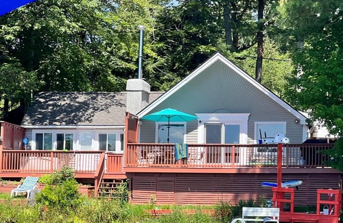 Rindge Cabaña | Beautiful Waterfront Cottage With a HOT TUB For Your Family Getaway!