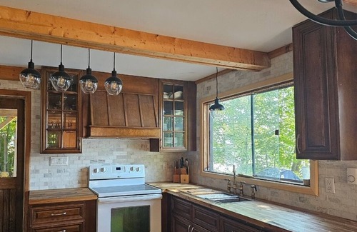 Tay Valley Cabaña | Beautiful waterfront Cottage on a private lake