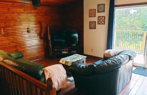 Greater Napanee Casa | Beautiful Waterfront Family Escape!