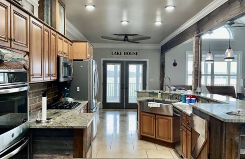 Leesburg Casa | Beautiful waterfront home with year-round water ~ Sleeps 14