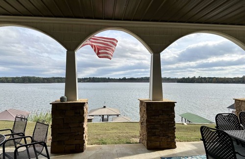 Leesburg Casa | Beautiful waterfront home with year-round water ~ Sleeps 14