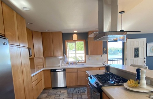 Agate Casa | Beautiful waterfront home on Puget Sound inlet