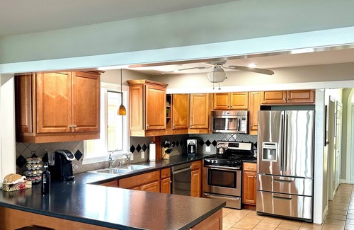 Town of Essex Casa | Beautiful Waterfront Lake House in the Heart of Epic Wine Country