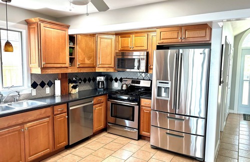 Town of Essex Casa | Beautiful Waterfront Lake House in the Heart of Epic Wine Country