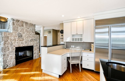 Annapolis Casa | Beautiful waterfront home on The Chesapeake Bay with private dock & beach access