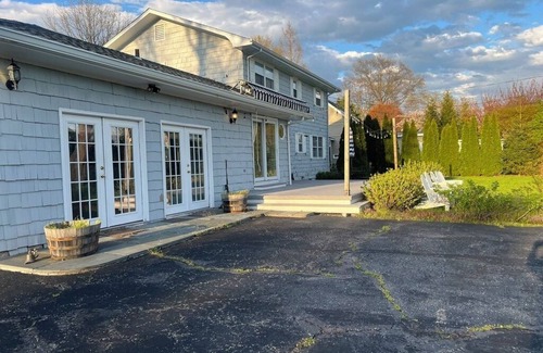 Fairfield Casa | Beautiful Waterfront home in the amazing Black Rock Area!