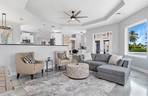 Iona Casa | Beautiful Waterfront Living in Ft Myers