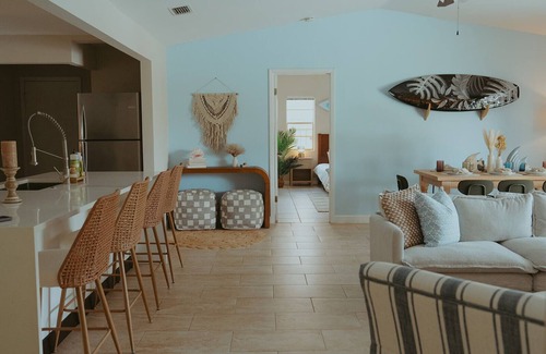Lauderhill Casa | Beautiful Waterfront Family Getaway with a Pool