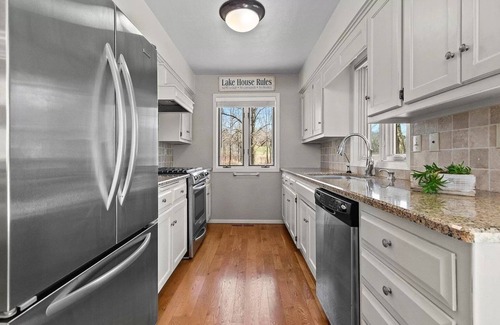 Luxemburg Casa | Beautiful waterfront home on Green Bay in Door County.