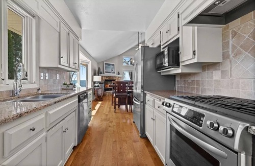 Luxemburg Casa | Beautiful waterfront home on Green Bay in Door County.
