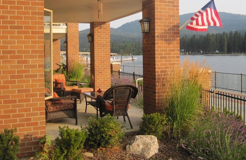Post Falls Condominio | Hermosa Waterfront Condominium