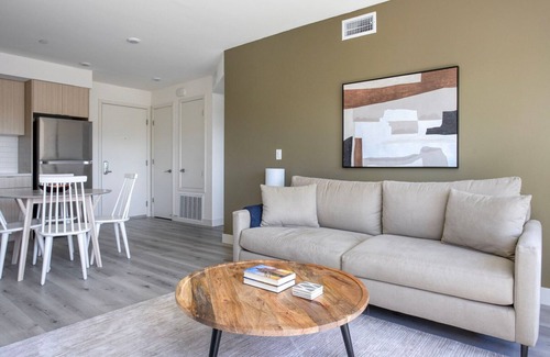 Mar Vista Apartamento | Beautiful West LA 1BR w/ Rooftop & Gym, nr Restaurants, by Blueground