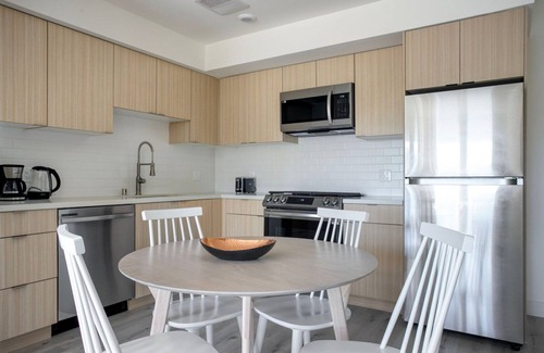 Mar Vista Apartamento | Beautiful West LA 1BR w/ Rooftop & Gym, nr Restaurants, by Blueground