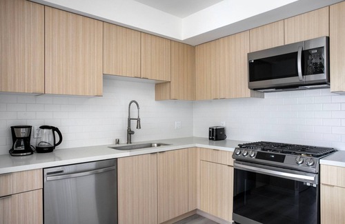 Mar Vista Apartamento | Beautiful West LA 1BR w/ Rooftop & Gym, nr Restaurants, by Blueground