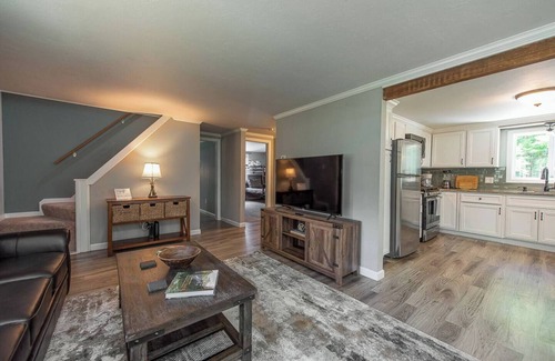 Thornton Casa | Beautiful White Mountains Home w/Sauna, Firepit and Gameroom