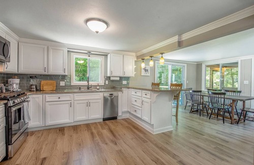 Thornton Casa | Beautiful White Mountains Home w/Sauna, Firepit and Gameroom