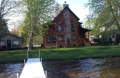 Shawano Casa | Hermosa casa de registro frente al lago Wisconsin