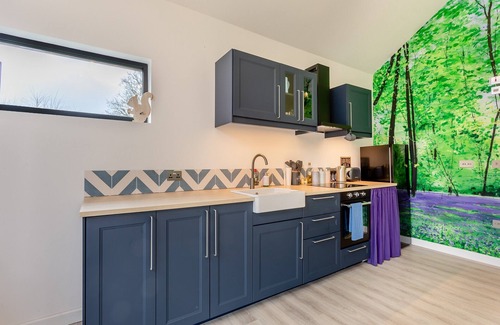 Sandy Cabaña | Beautiful wood lodge set in countryside.