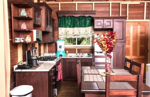 Santa Ana Apartamento | Beautiful Wooden Cabin W AC