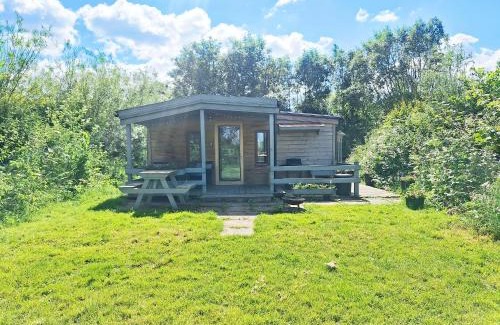 East Drayton Chalet De Esquí | Beautiful Wooden tiny house, Glamping cabin with hot tub 2