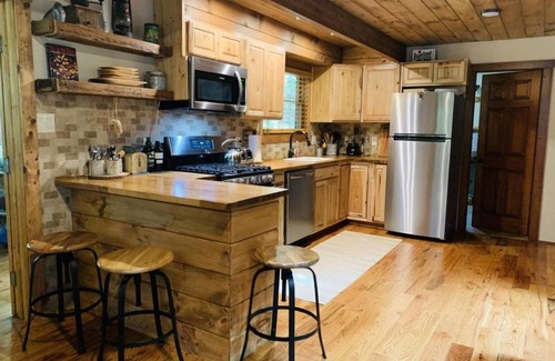 Albrightsville Cabina | Beautiful wooden lodge cabin in the Heart of the Poconos.