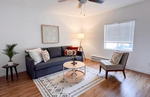 Pueblo Apartamento | Beautiful Work Stay Retreat in Pueblo Near Downtown