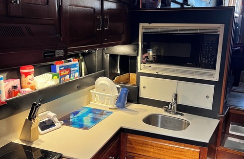 Fort Pierce Alquiler De Eote | Beautiful Yacht in charming Fort Pierce with WiFi, AC located on a friendly Dock