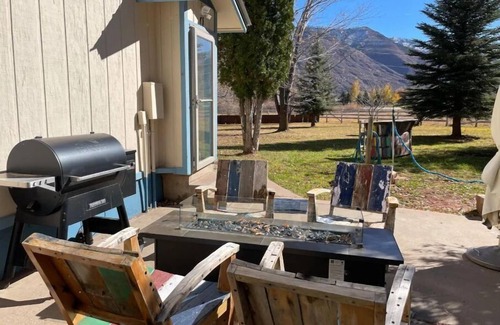 Trimble Casa | Beautiful yard, near hot springs/trails, dogs welc
