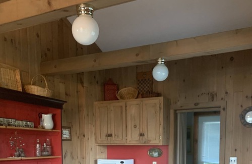 Eagle Bay Cabaña | Beautiful Yellow Cottage on 4th Lake