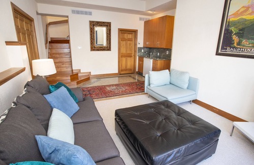 Highland Meadows Casa | Hermosa casa alpina con vistas panorámicas desde la cubierta, concepto abierto, jacuzzi