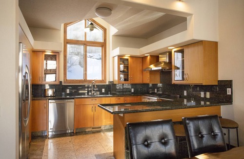 Highland Meadows Casa | Hermosa casa alpina con vistas panorámicas desde la cubierta, concepto abierto, jacuzzi