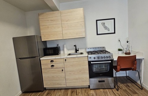 Prescott Apartamento | Beautifull Renovated High Ceiling Studio with Great Light
