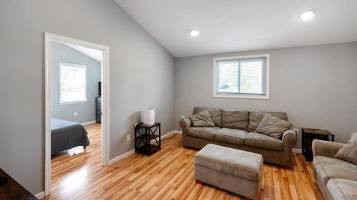Downtown Niagara Falls Casa | Beautifull Whole House! Walk to Niagara Falls! 4 Bedroom Home