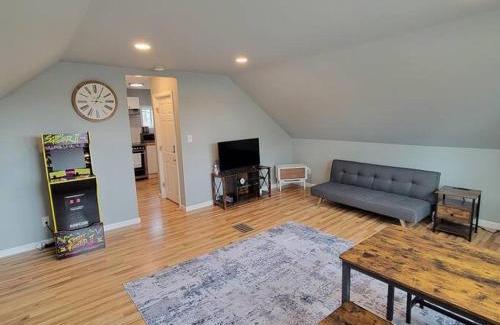 Downtown Niagara Falls Casa | Beautifull Whole House! Walk to Niagara Falls! 4 Bedroom Home