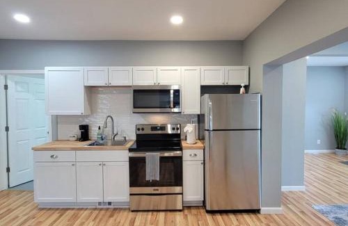 Downtown Niagara Falls Casa | Beautifull Whole House! Walk to Niagara Falls! 4 Bedroom Home