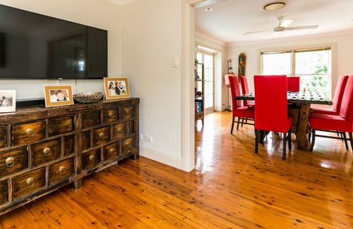 North Turramurra Hotel | HERMOSA CASA DESIGNADA EN 2 ACRES, CON PISCINA. EN EL PARQUE NACIONAL