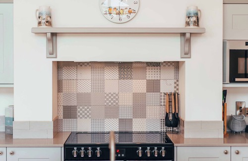 Montgomery Casa | Beautifully crafted countryside home sleeping 4. Pet friendly with a hot tub and BBQ.