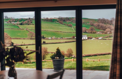 Montgomery Casa | Beautifully crafted countryside home sleeping 4. Pet friendly with a hot tub and BBQ.
